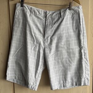 RVCA Shorts Men's 36 White Gray Plaid Checked Casual Slim Flat Front Shorts